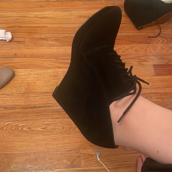 Black 4 inch lace up wedge heels from Nine West - Picture 4 of 4